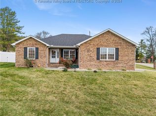 14 Mayfair Dr, Hurricane, WV 25526