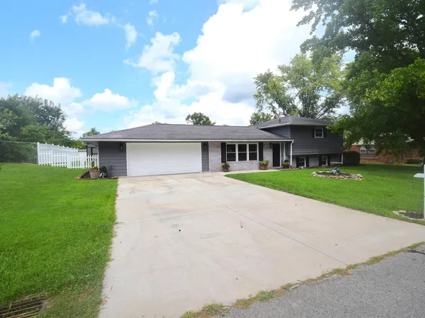 1806 Briarwood Dr, Mount Vernon, IL 62864