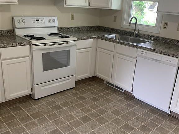 2nd image of 44 Elizabeth St #D