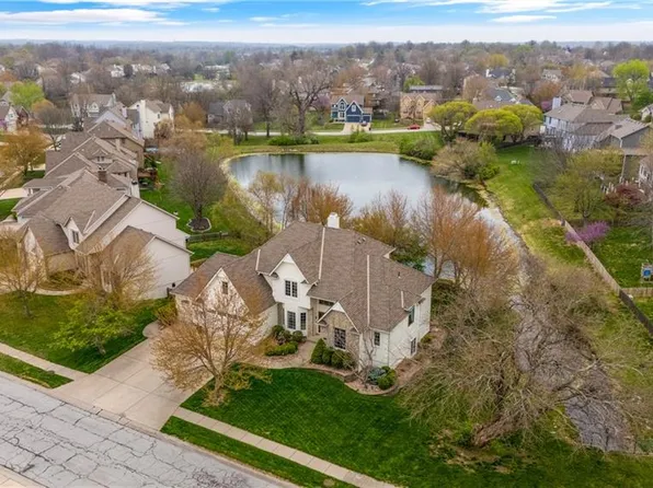 525 SE Asheville Dr, Lees Summit, MO 64063