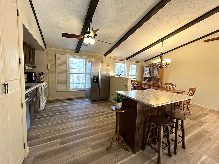 210 Pinehurst Ln — Photo 14