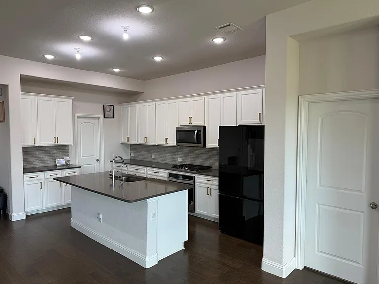 1313 Johnson Dr — Photo 16
