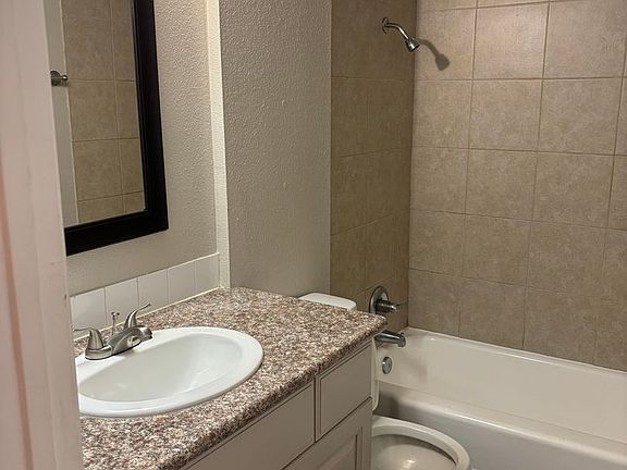 5th image of 826 S Travis St APT E