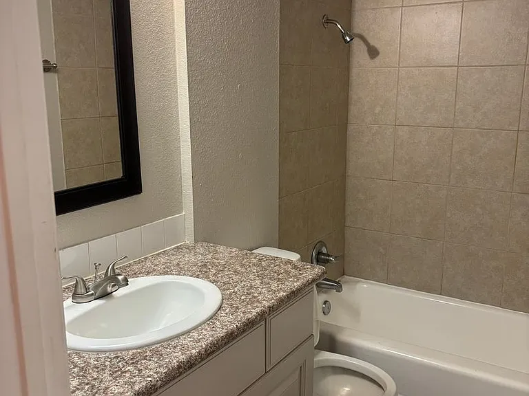 826 S Travis St — Photo 5