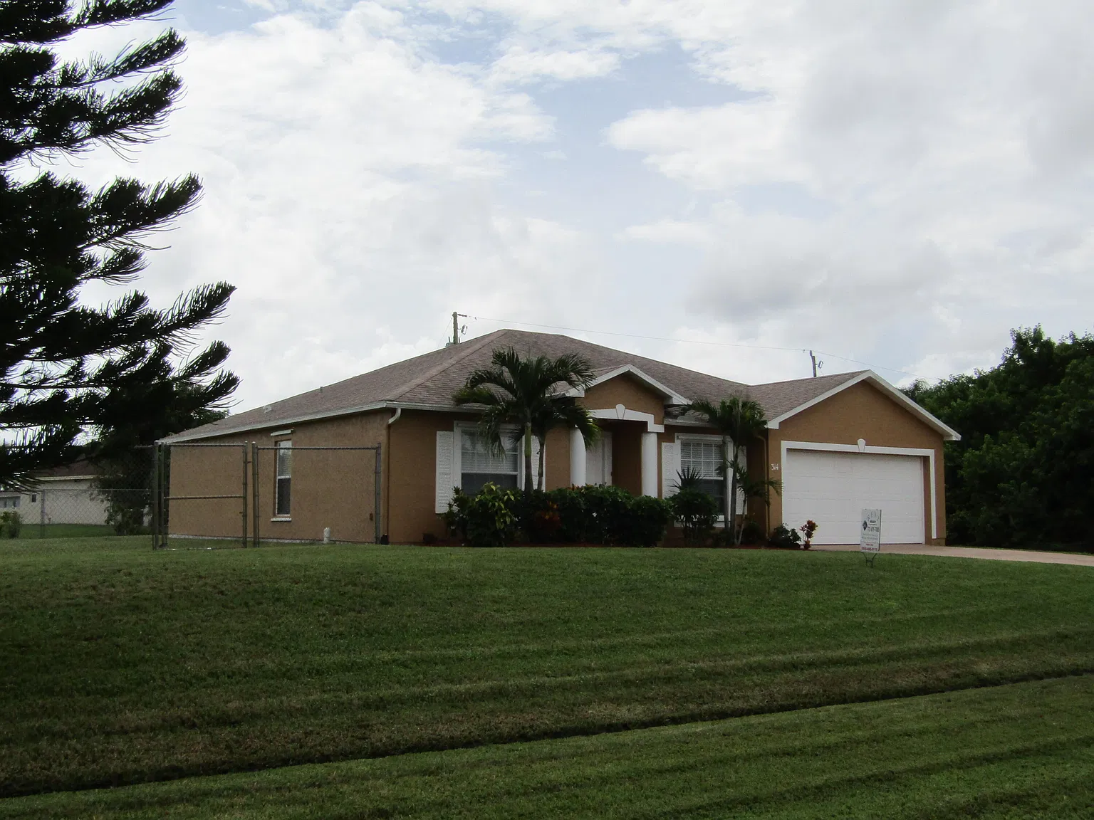 4 bed, 2.0 bath, 1621 sqft, $2,600 — Photo 3