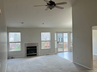 830 Woodhaven Dr, Commerce Township, MI