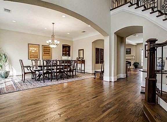4th image of 3843 Meadowdale Ln