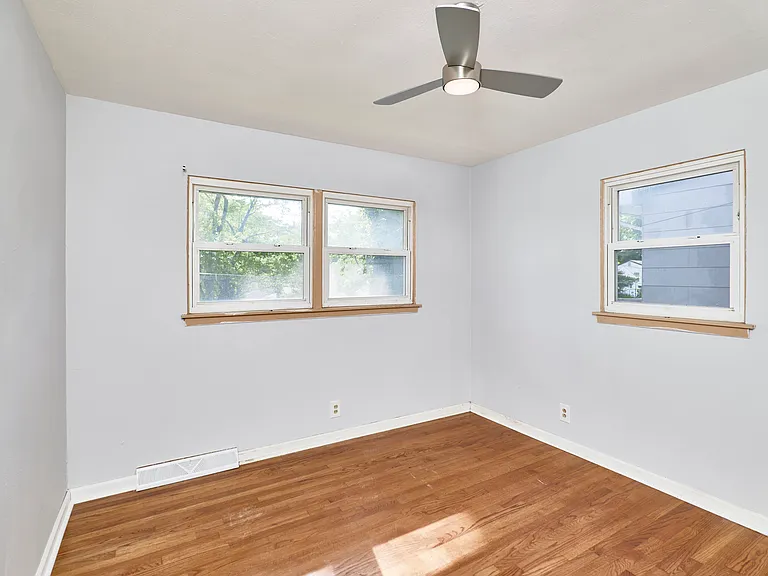 615 Superior Dr — Photo 16