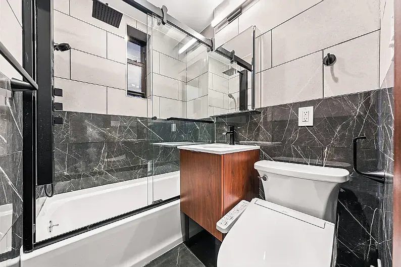 453 West 48th Street — Photo 4