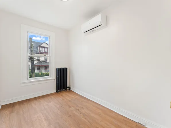 114 Oak Street image 33 of 41