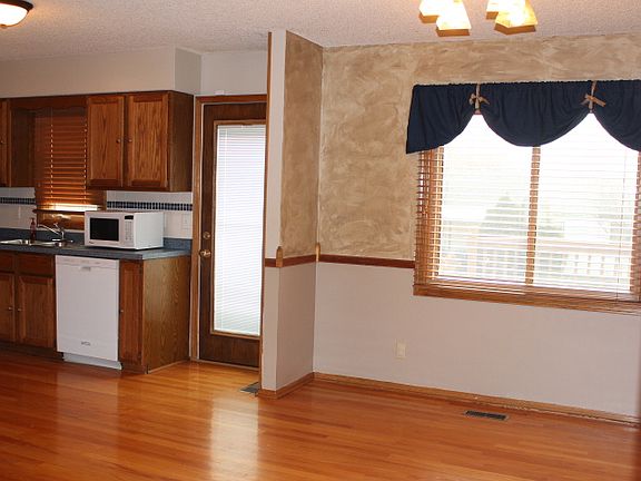 5th image of 611 W Chadderton Dr