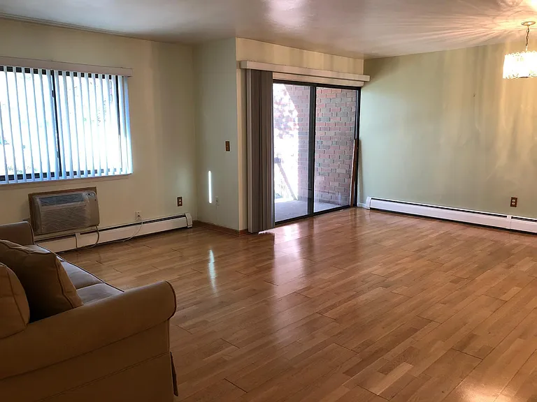 915 High Path Rd — Photo 3