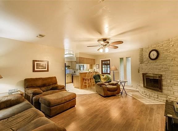 4th image of 1000 S Riviera Cir