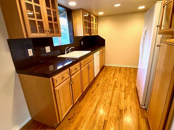 4th image of 300 Shafer Ln APT B2