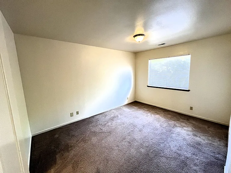 2025 Thiel Ave — Photo 14