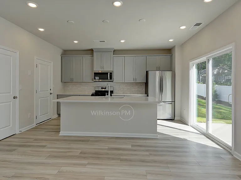 1152 Harland St — Photo 9