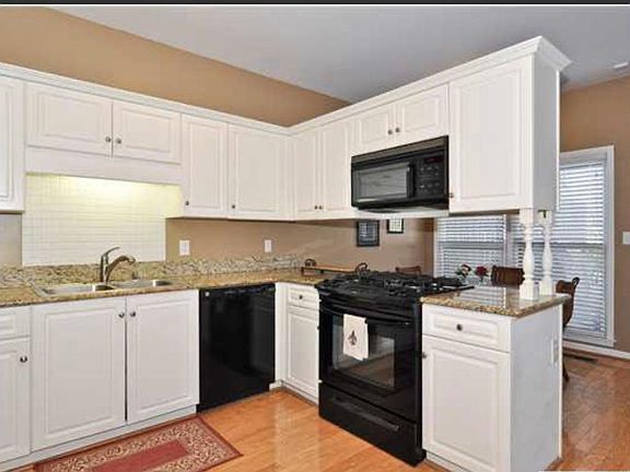 New kitchen appliances and w/d