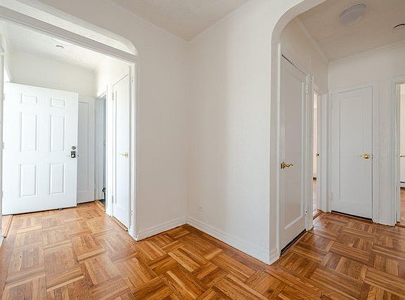 3rd image of 127 Pacific Blvd