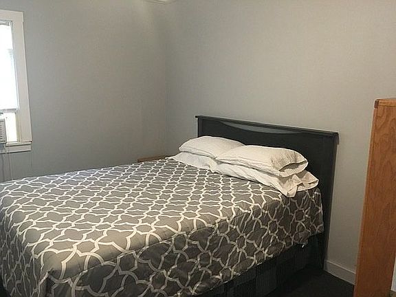 Cottage 1: Bedroom 1