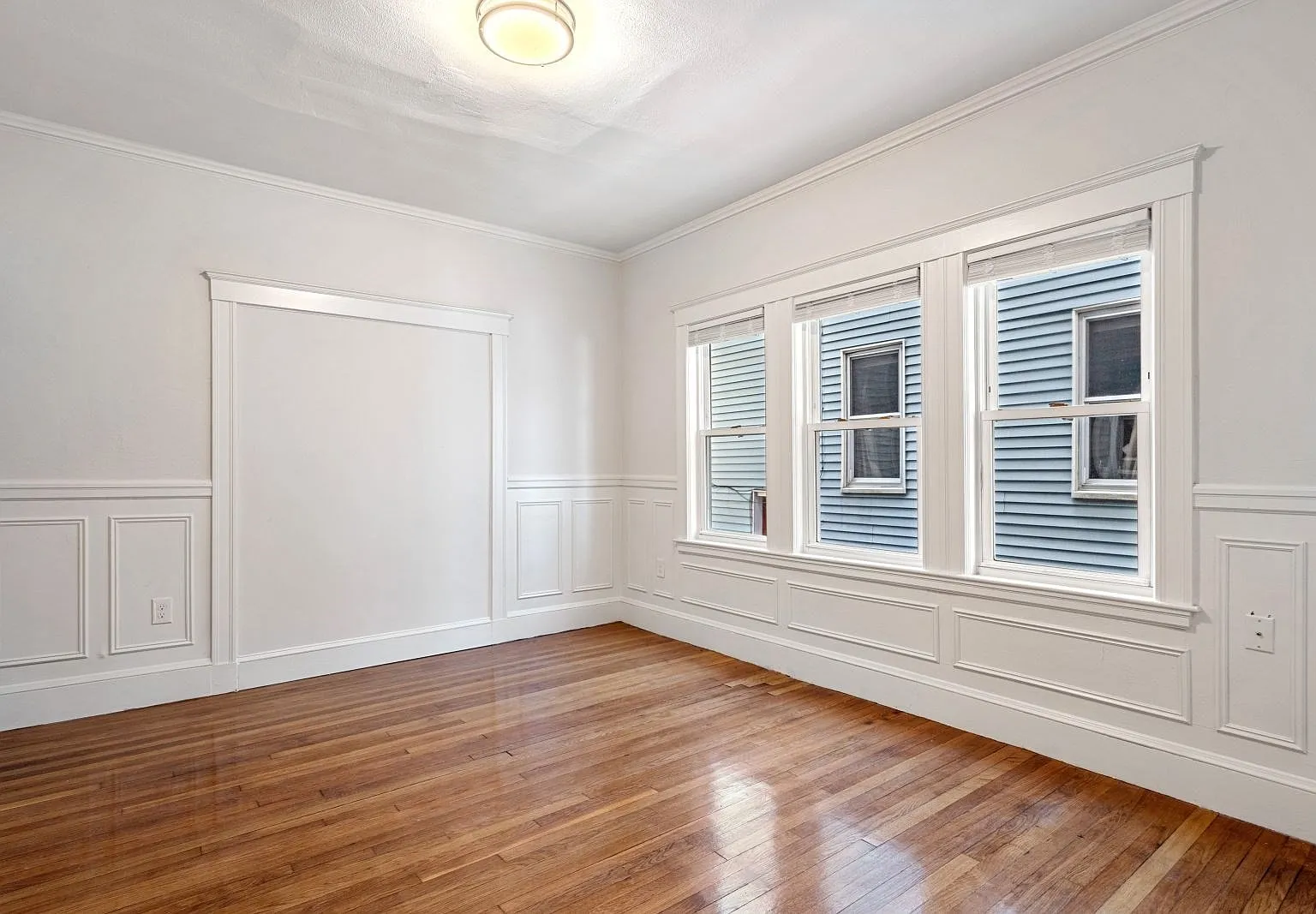4 bed, 2.0 bath, 1400 sqft, $4,000 — Photo 2