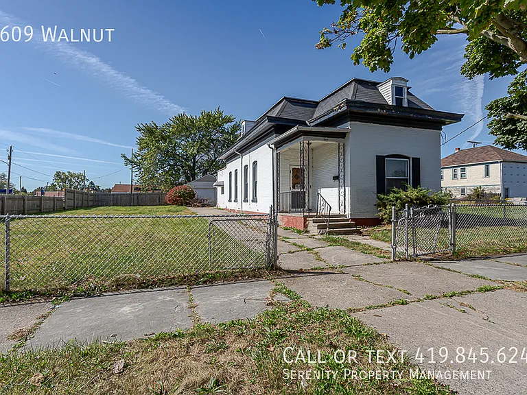 1609 Walnut St — Photo 2
