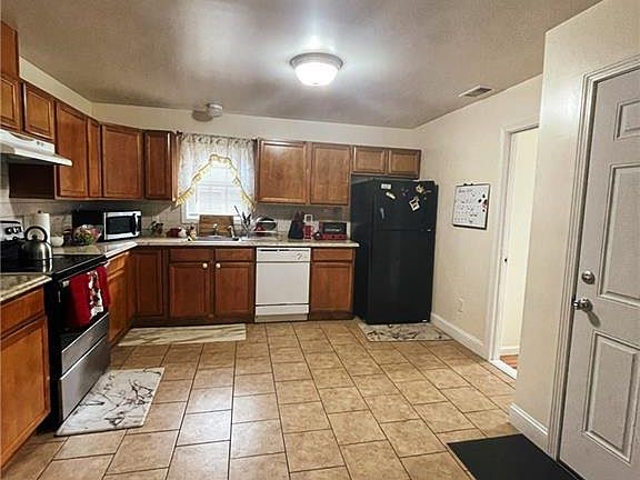 4th image of 1156 Hancock Ave
