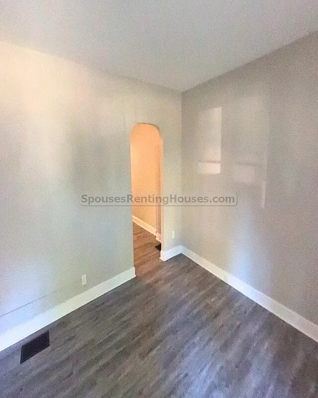 3 bed, 1.5 bath, $1,600 — Photo 3