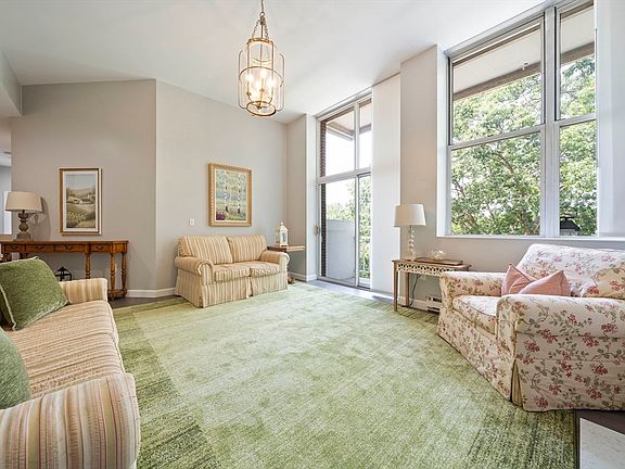 3rd image of 100 Parks St APT 18