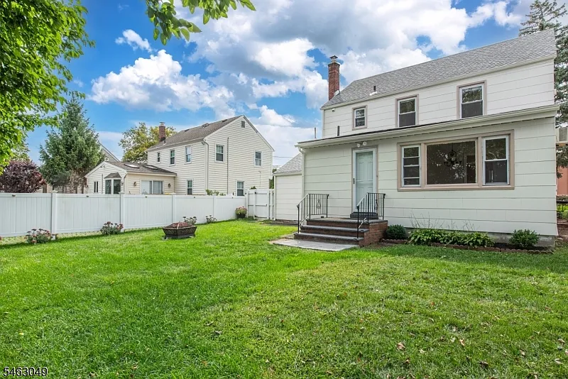 4 bed, 2.0 bath, $3,750 — Photo 3