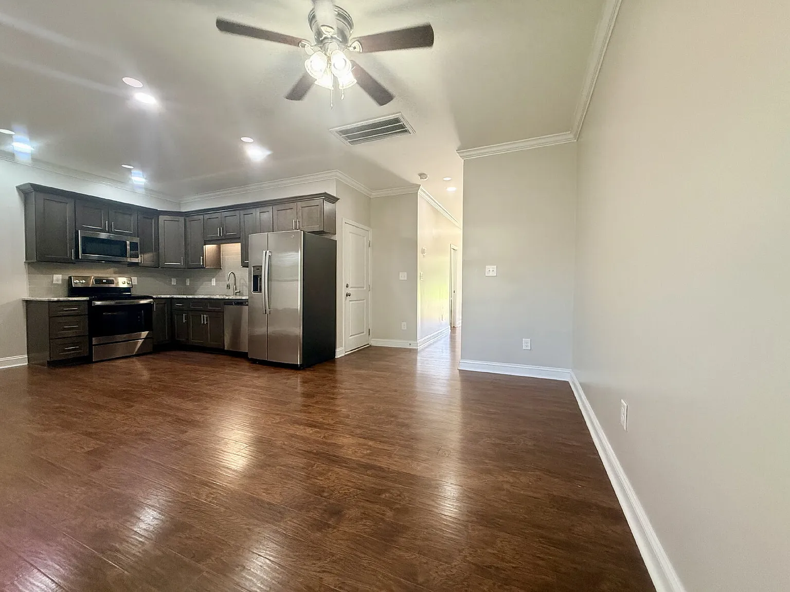 3 bed, 2.5 bath, 1460 sqft, $1,450 — Photo 4