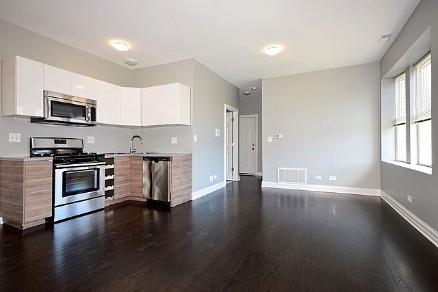 1st image of 2843 N Milwaukee Ave #3