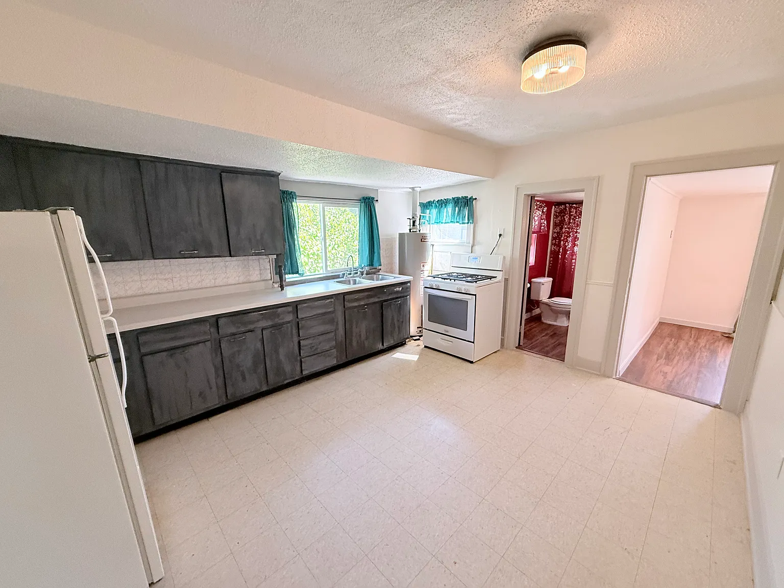 2 bed, 834 sqft, $1,175 — Photo 3
