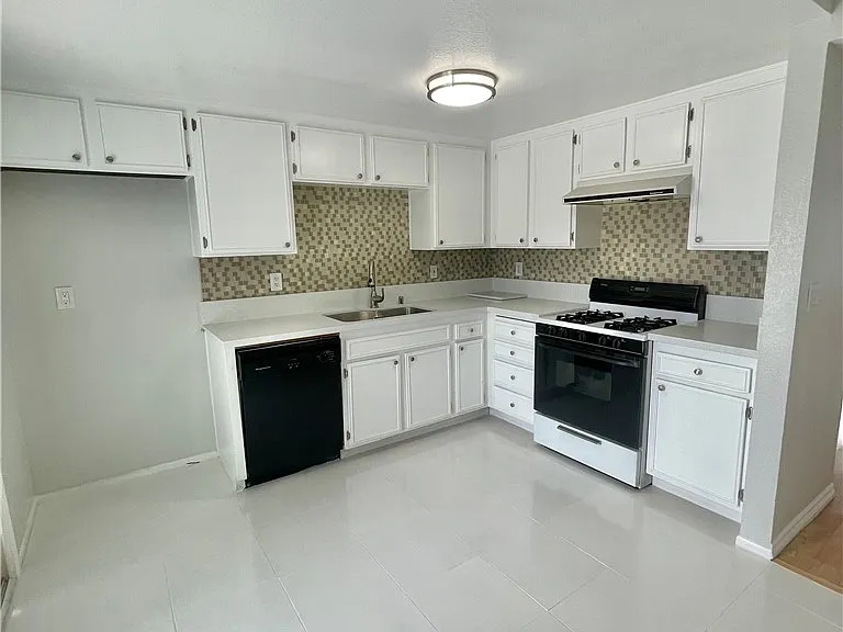 5640 Riverside Dr #110 — Photo 9
