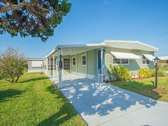4th image of 309 NE Pinelake Village Boulevard