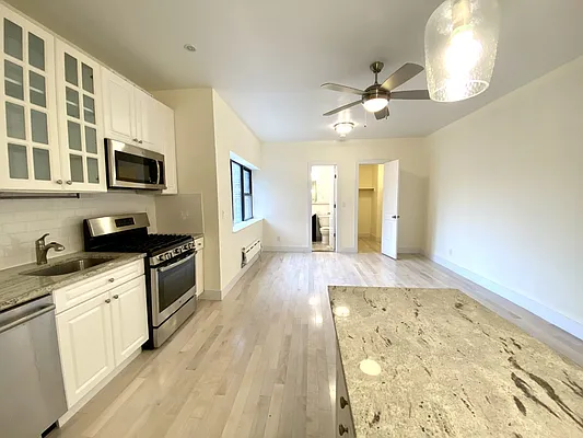 Rented by FirstService Realty (legacy) | media 5