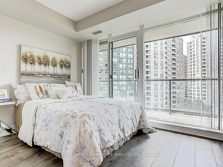 5500 Yonge St #808 — Photo 17