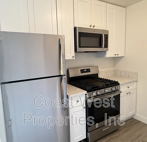1057-1063 1/2 Missouri St #1061 — Photo 6