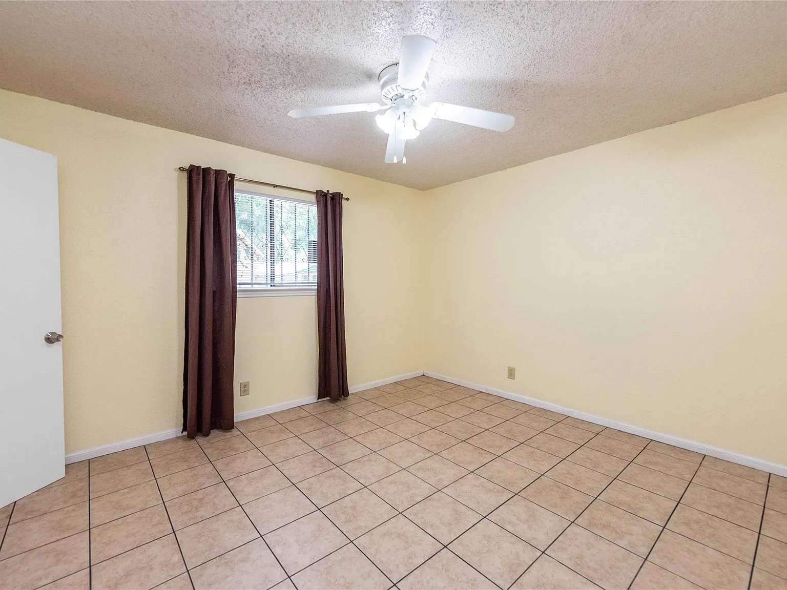 2 bed, 1.0 bath, 891 sqft, $1,600 — Photo 4