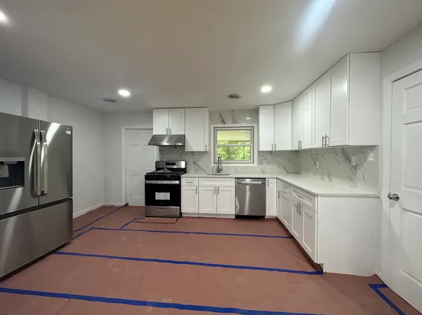 34 Arbor Dr, New Hartford, NY