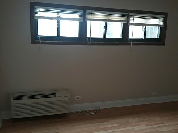 3rd image of 4804 W Rosemont Ave #3