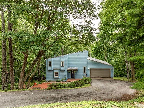 2nd image of 399 Spruce Dr NE