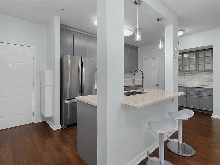 233 Goldenrain Dr #202 — Photo 7
