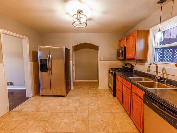 5th image of 715 Saint Joseph Ln