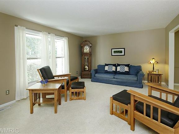 2nd image of 3009 Applelane Ave