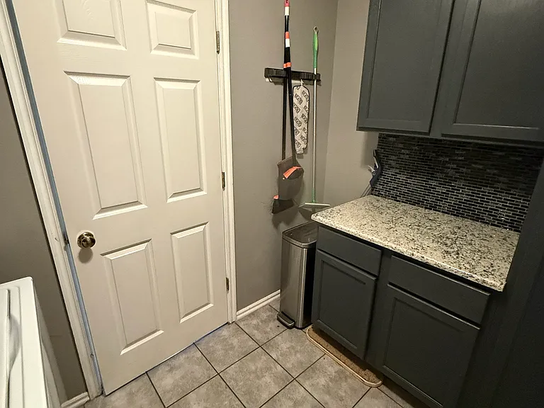 1405 W San Antonio St — Photo 14