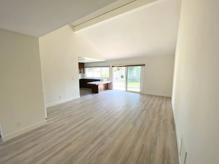 6009 E La Paz Cir — Photo 5
