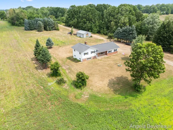 2637 Seventeen Mile Rd, Kent City, MI 49330