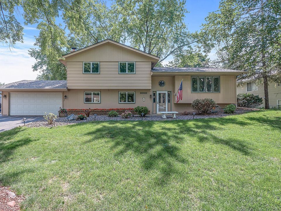 1st image of 3209 Country Wood Dr
