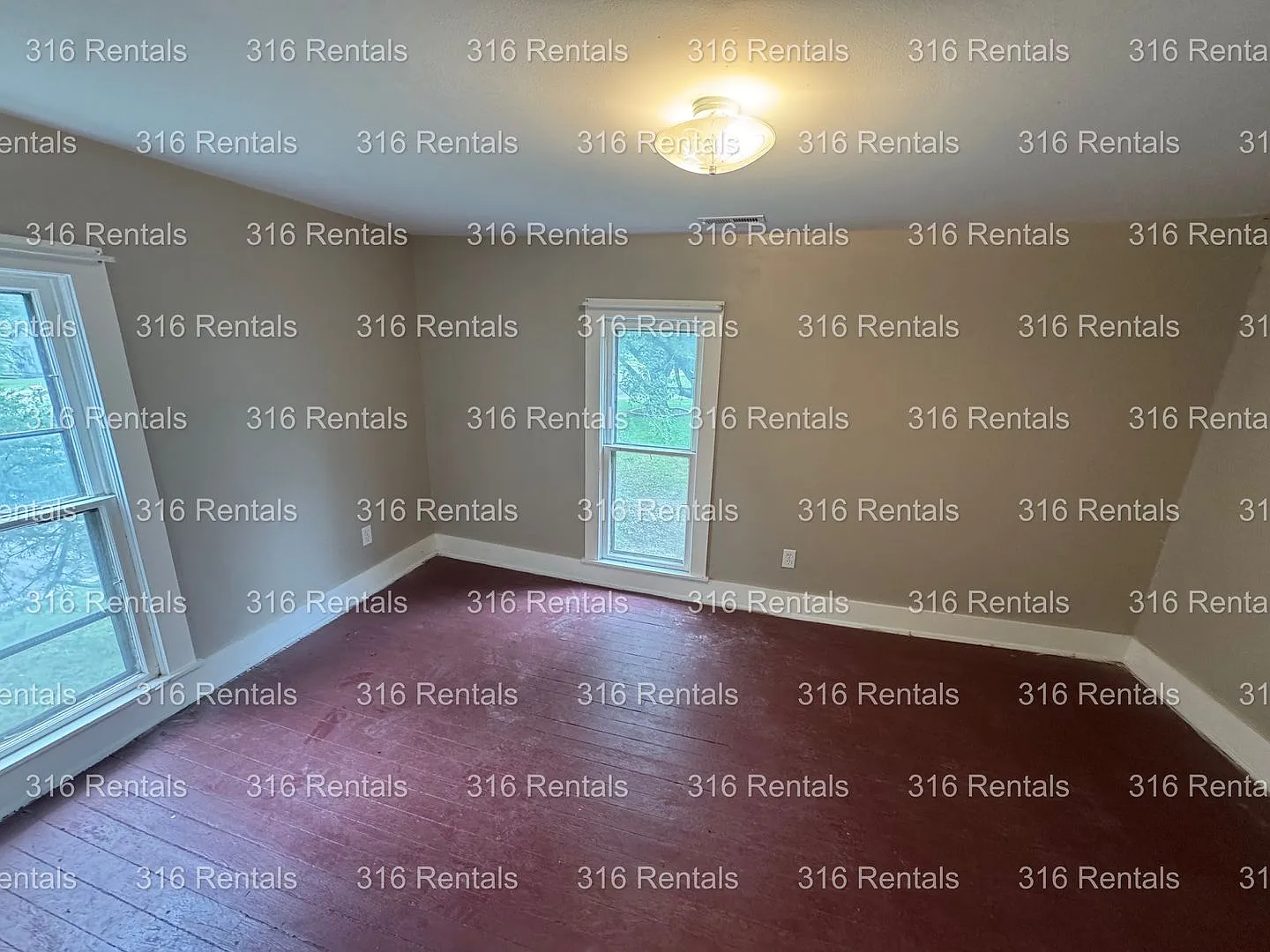 $1249 - 4 bed 1 bath - Single Family Home — Photo 3