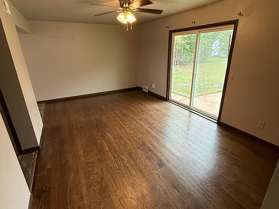 3rd image of 1924 Symphony Ln